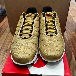 Brand New GOLD Air Max Plus Qs - Size 8.5 Men’s